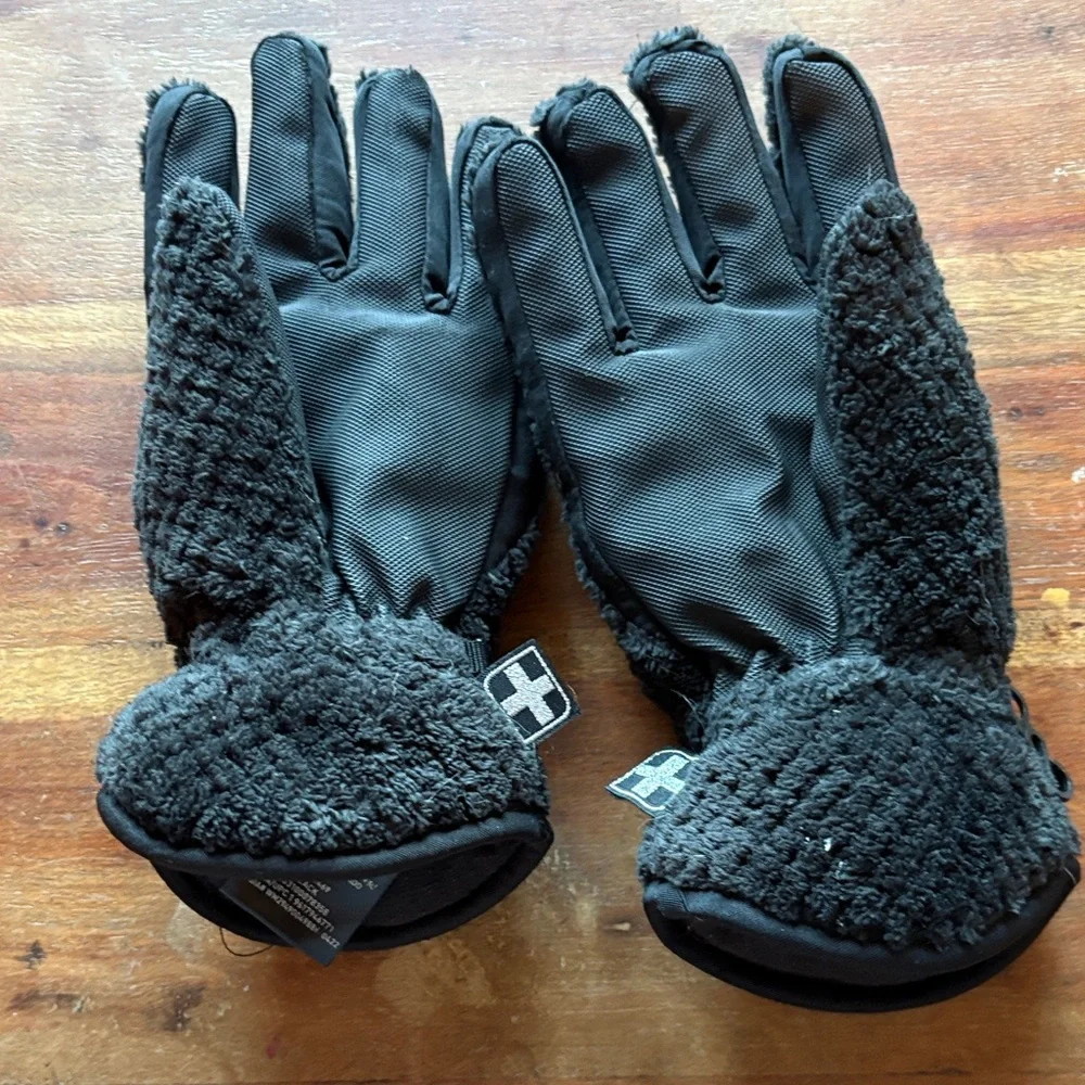 Cozy Black Textured Gloves